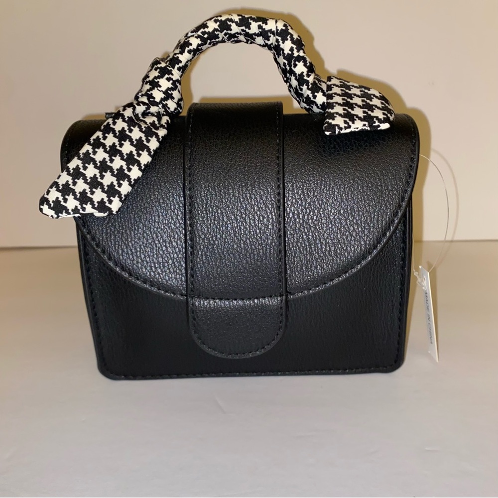 Elegant Black Handbag with Houndstooth Handle